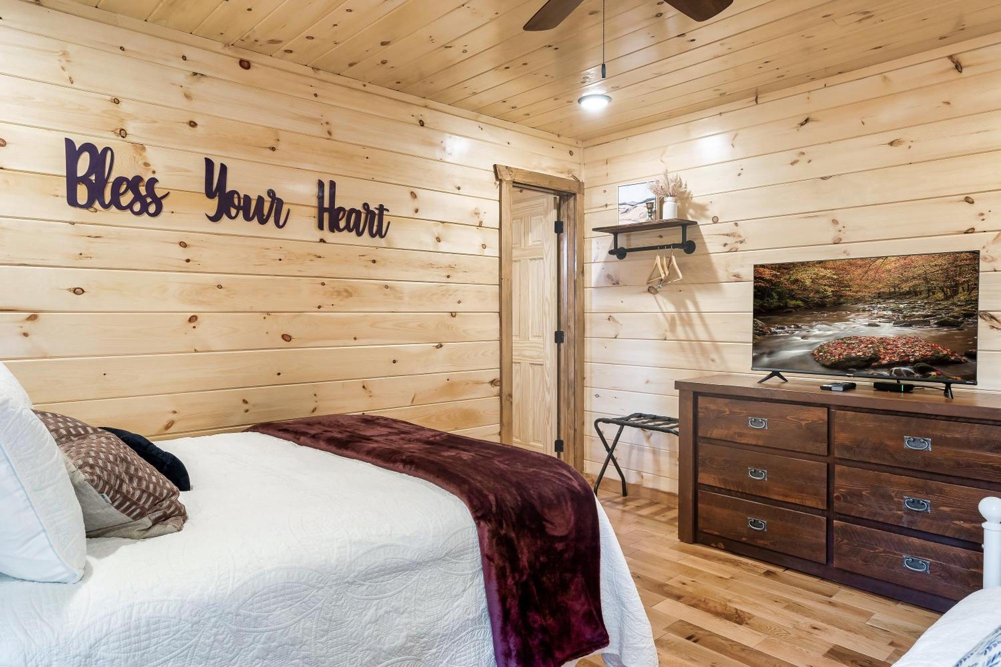 Southern Belle-NEW Boutique Cabin, Pool, Firepit, HotTub, Views Gatlinburg Extérieur photo