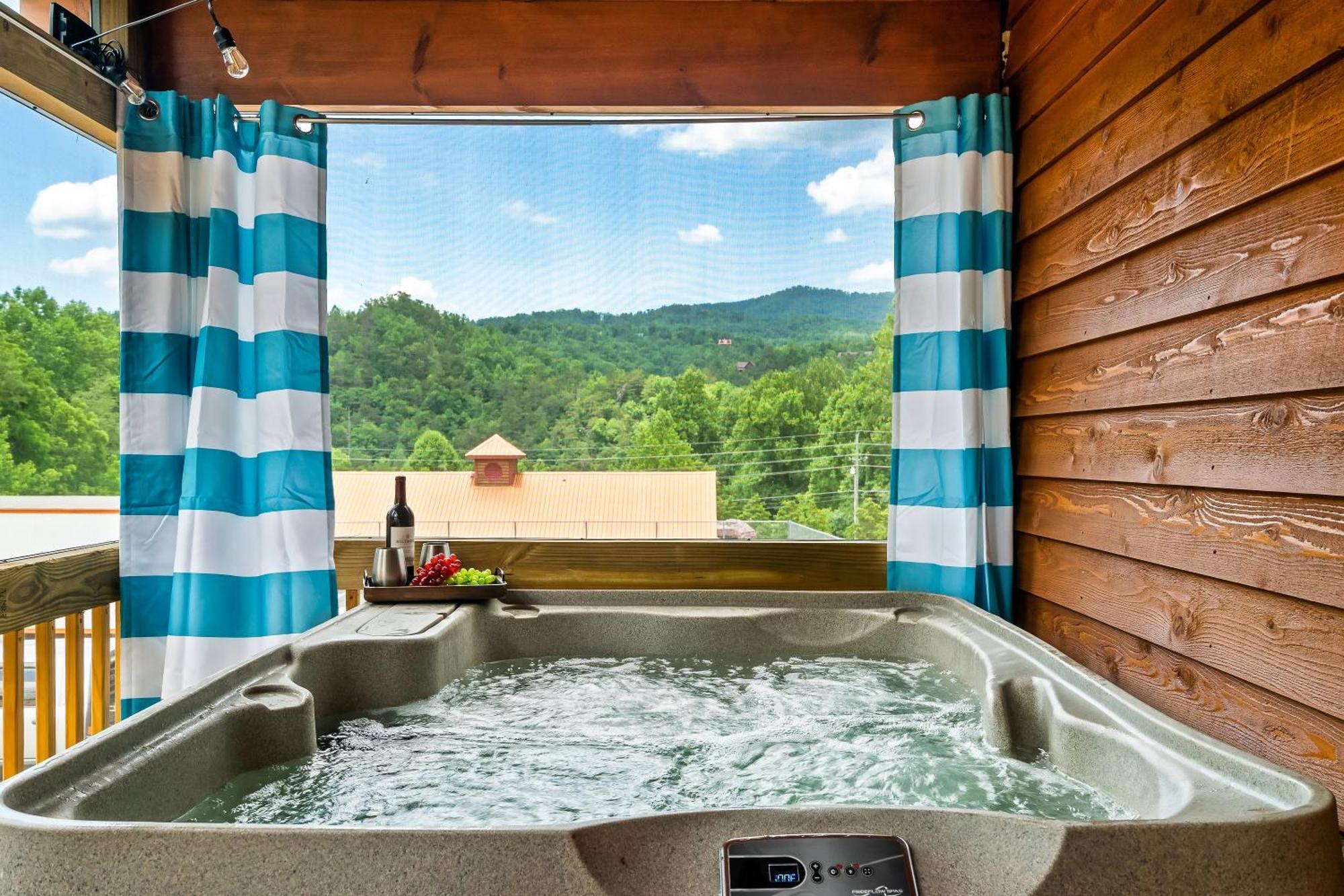 Southern Belle-NEW Boutique Cabin, Pool, Firepit, HotTub, Views Gatlinburg Extérieur photo