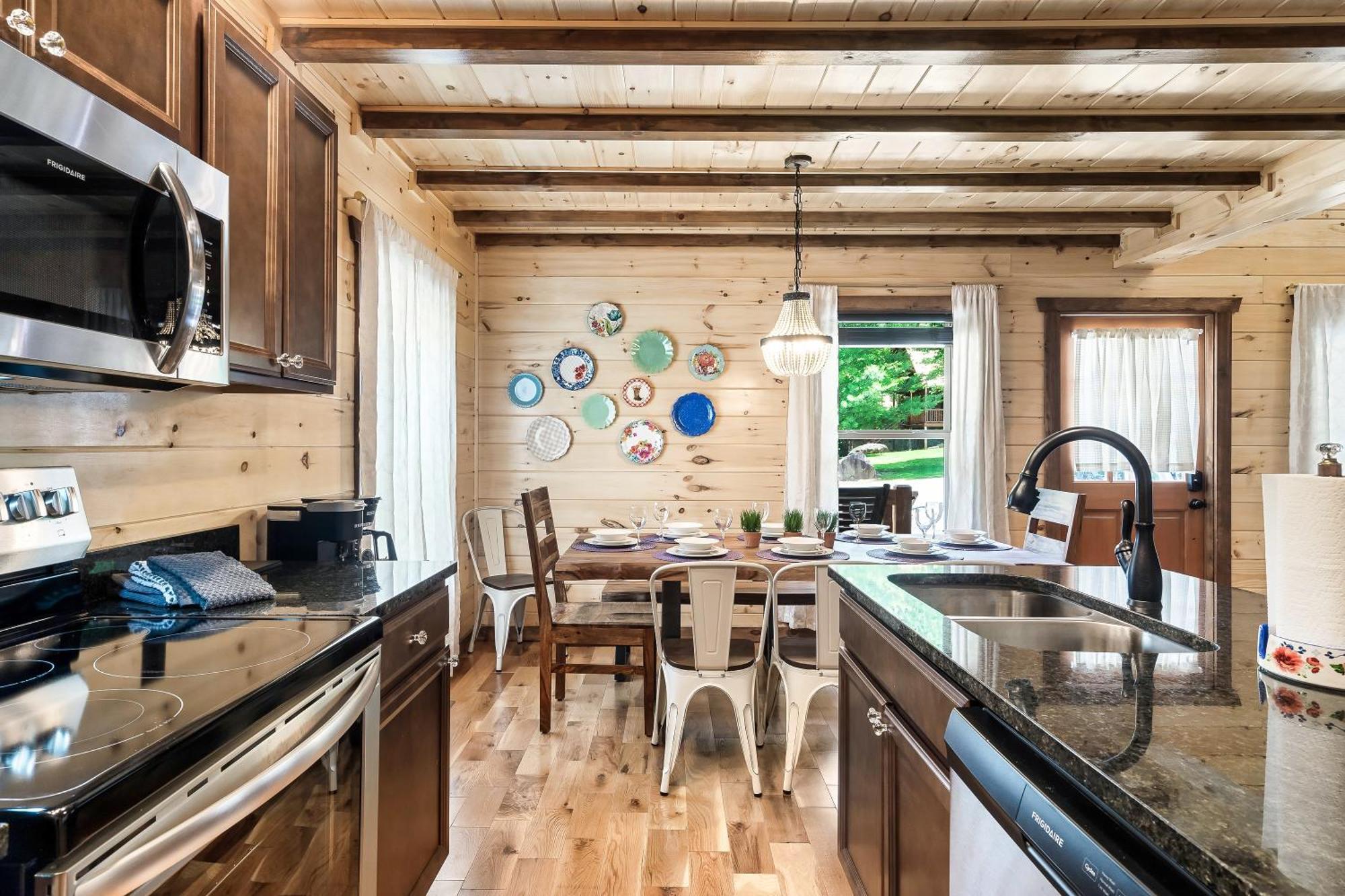Southern Belle-NEW Boutique Cabin, Pool, Firepit, HotTub, Views Gatlinburg Extérieur photo