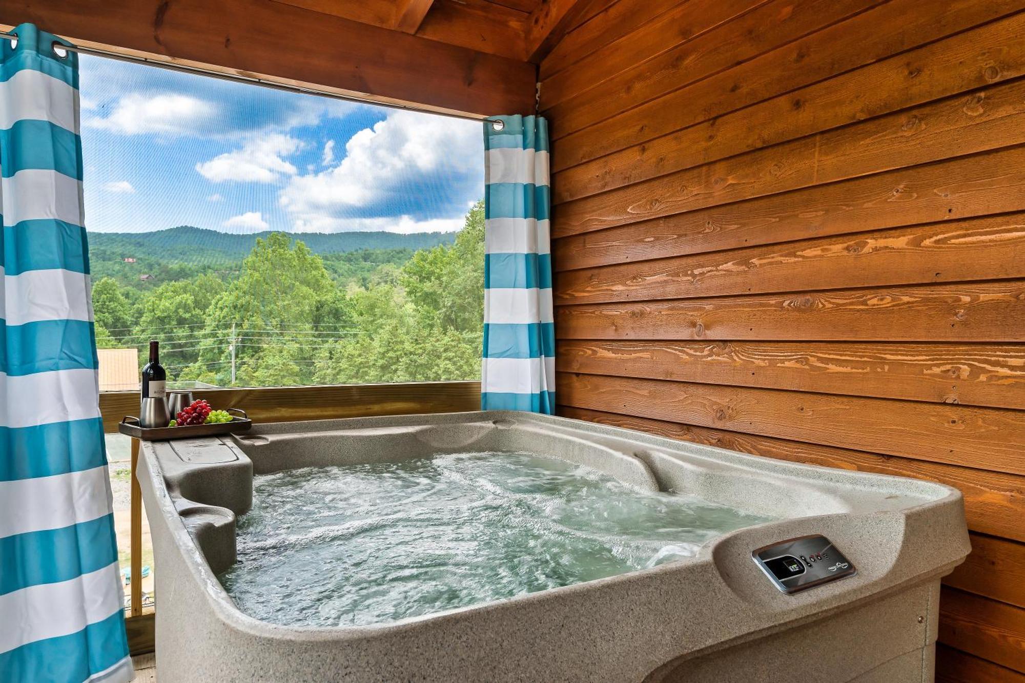 Southern Belle-NEW Boutique Cabin, Pool, Firepit, HotTub, Views Gatlinburg Extérieur photo
