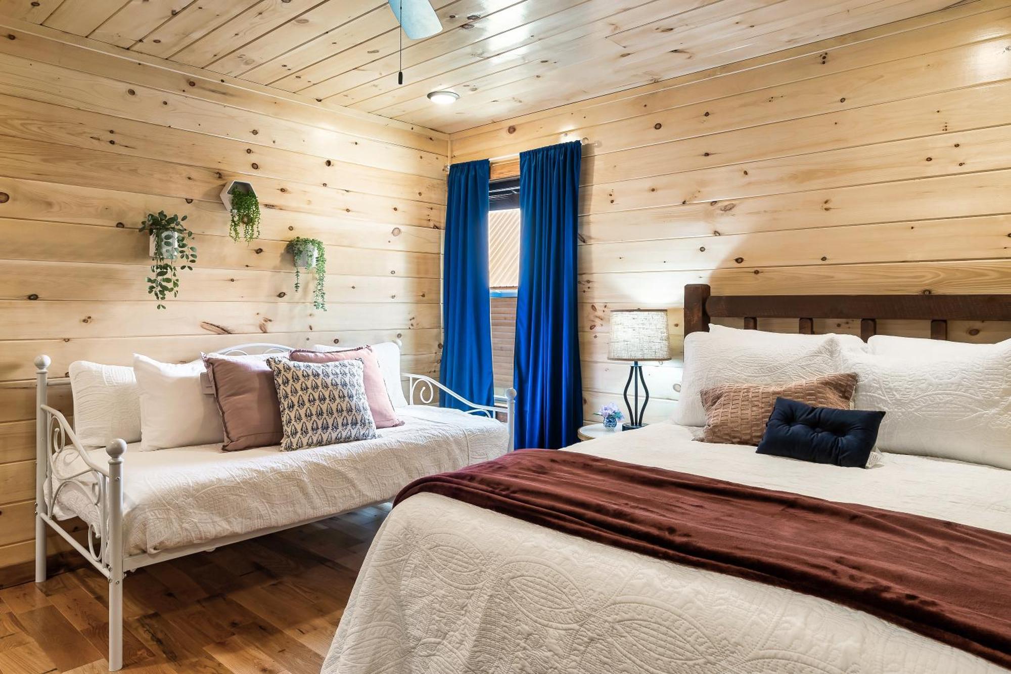 Southern Belle-NEW Boutique Cabin, Pool, Firepit, HotTub, Views Gatlinburg Extérieur photo