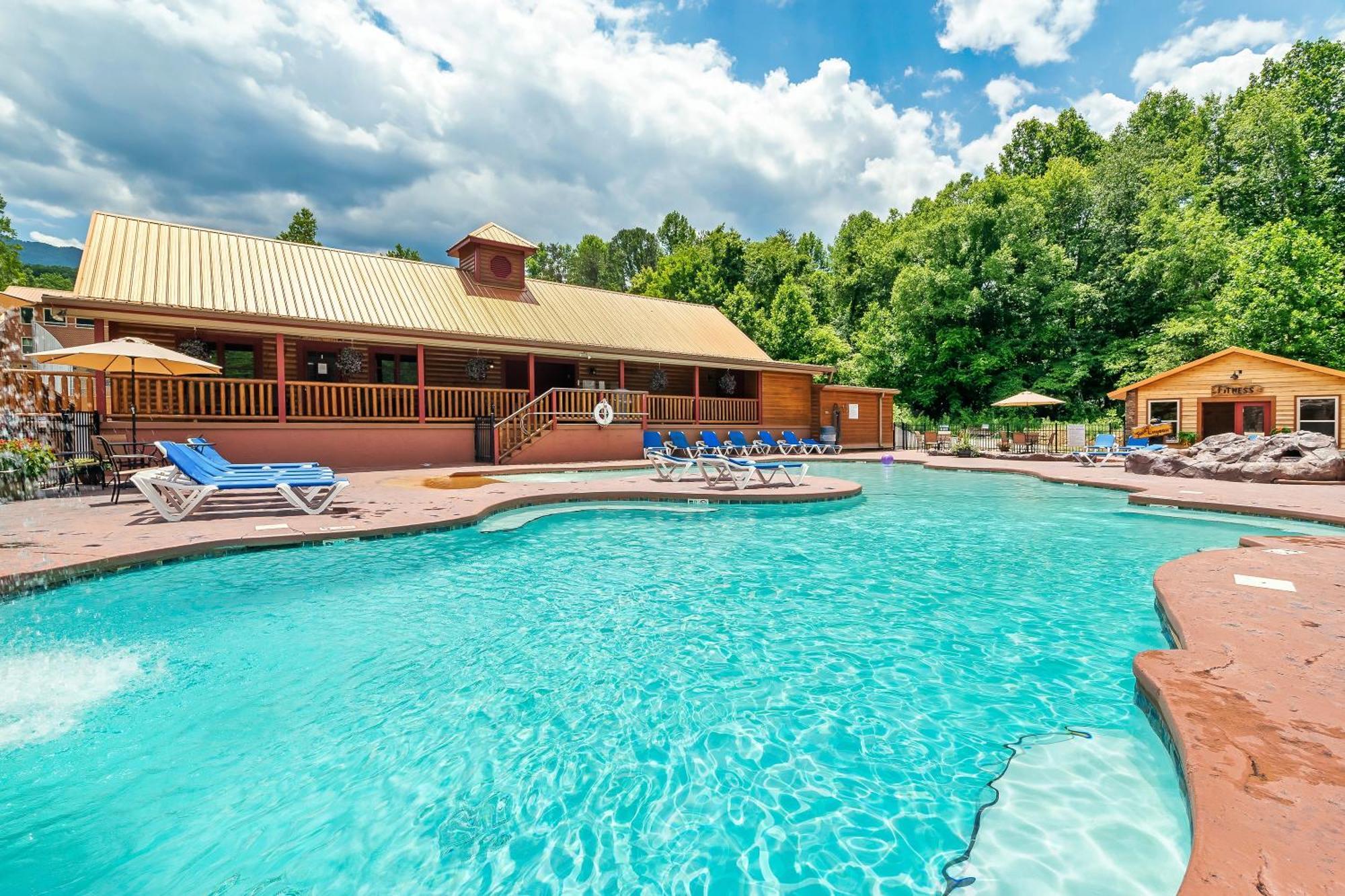 Southern Belle-NEW Boutique Cabin, Pool, Firepit, HotTub, Views Gatlinburg Extérieur photo
