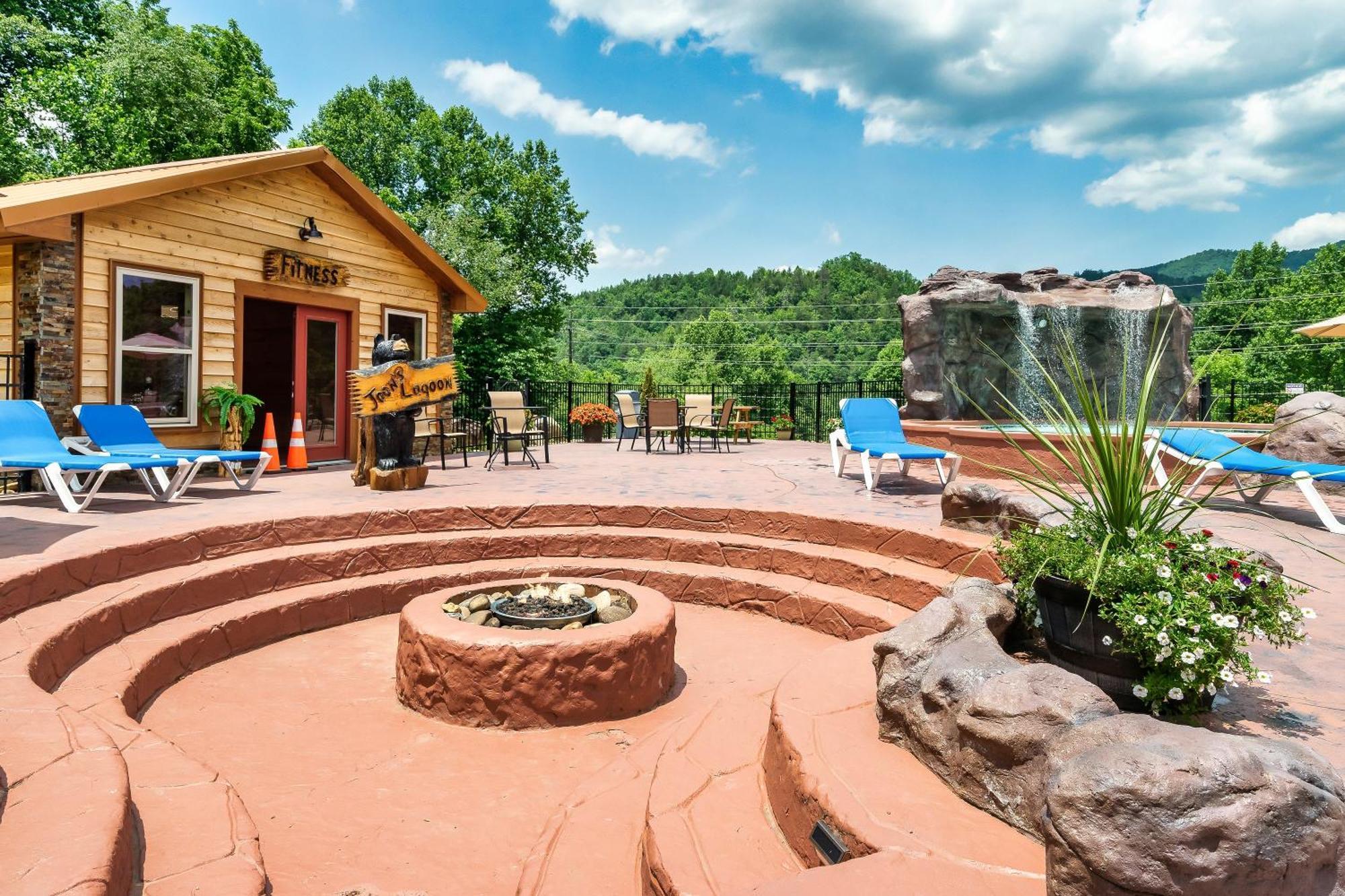 Southern Belle-NEW Boutique Cabin, Pool, Firepit, HotTub, Views Gatlinburg Extérieur photo