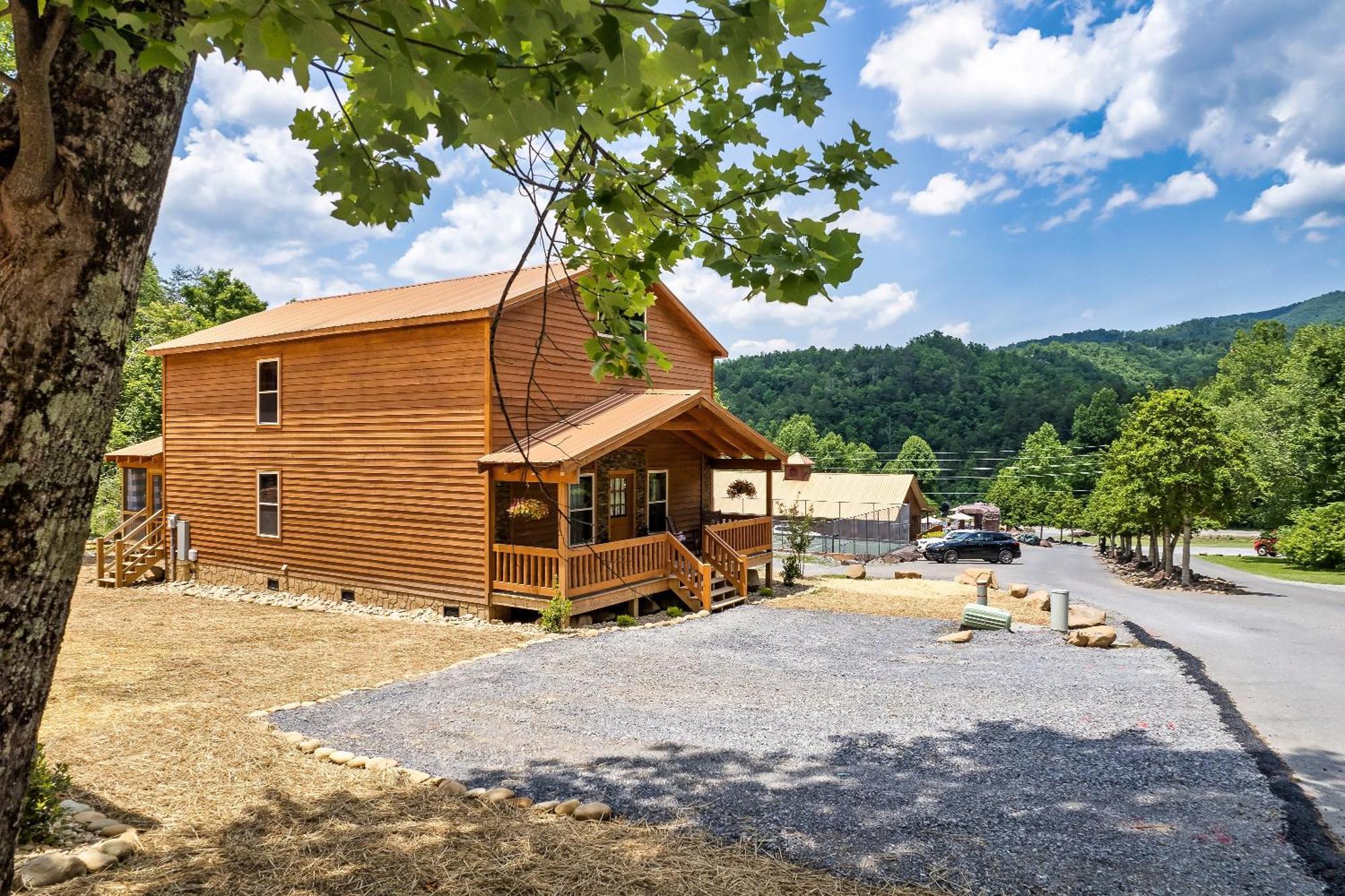 Southern Belle-NEW Boutique Cabin, Pool, Firepit, HotTub, Views Gatlinburg Extérieur photo