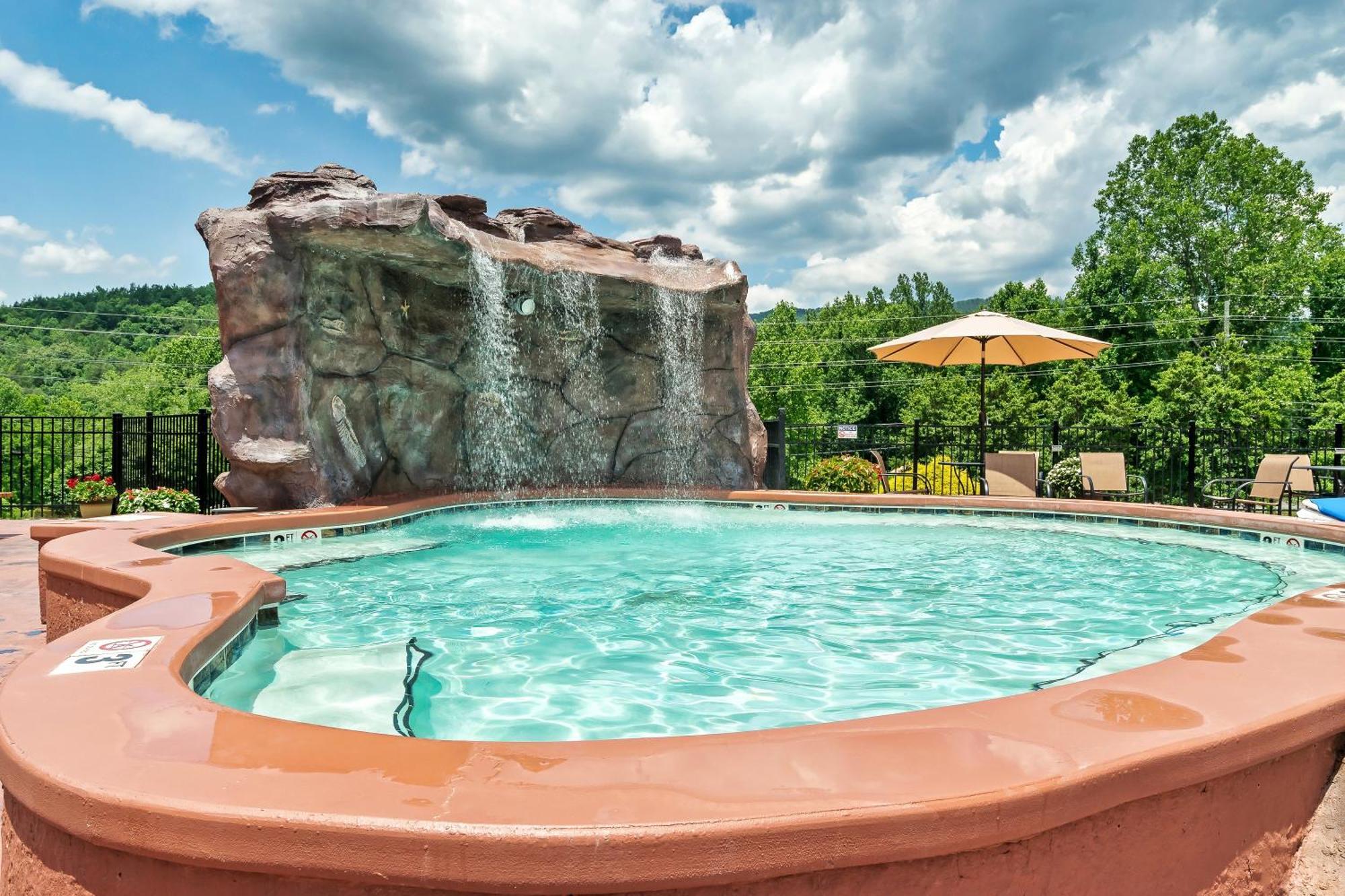 Southern Belle-NEW Boutique Cabin, Pool, Firepit, HotTub, Views Gatlinburg Extérieur photo